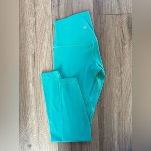 Lululemon bright green Leggings Size 4. Inseam 28"